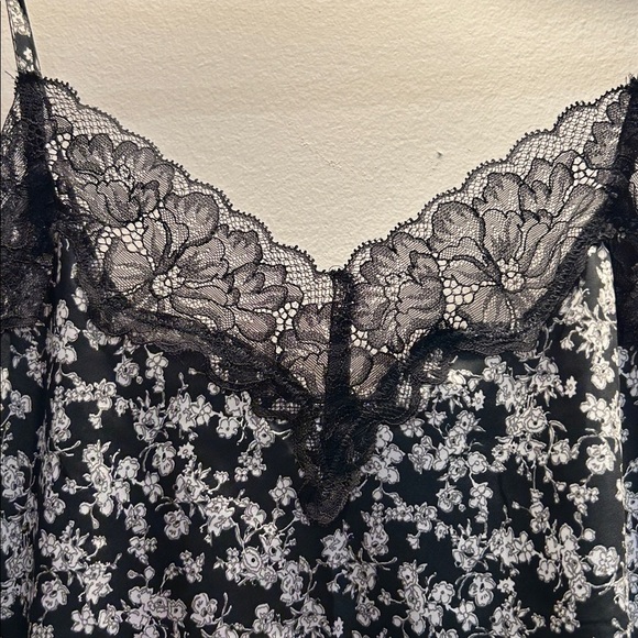 Express Black and White Floral Lace Camisole - Picture 3 of 4